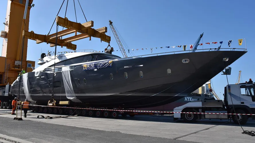ab-100-motor-yacht-2016-30m-profile-pre-launch