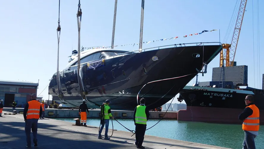 ab-100-motor-yacht-2016-30m-half-profile-launch