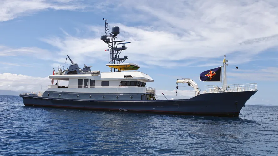 dr-no-explorer-yacht-narasaki-1995-37m-profile