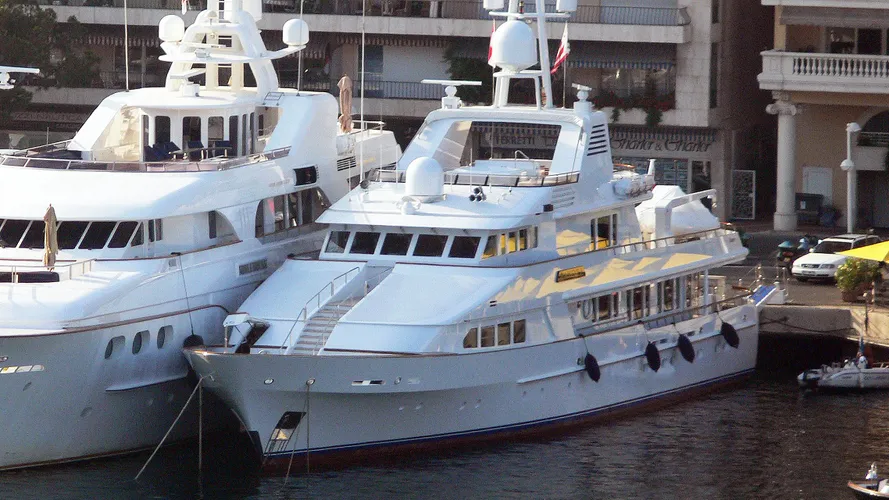 sanora-motor-yacht-fadship-1994-44m-half-profile