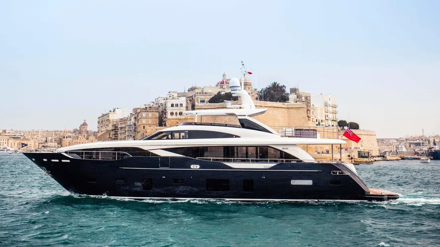 kohuba-motor-yacht-princess-2016-30m-profile-cruising