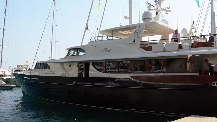 cyrus-one-motor-yacht-34m-2008-profile