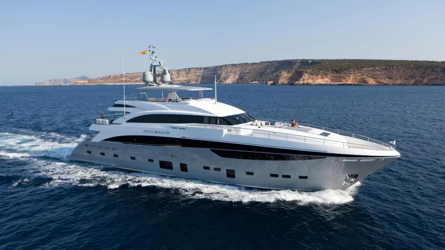 imperial-princess-motor-yacht-2012-40m-half-profile-cruising
