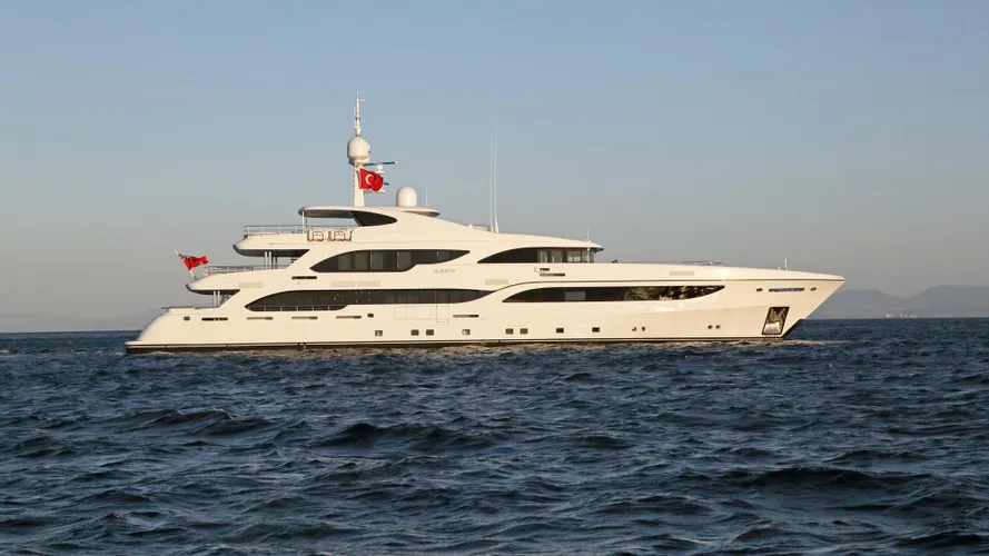 ileria-motor-yacht-turquoise-2013-50m-profile
