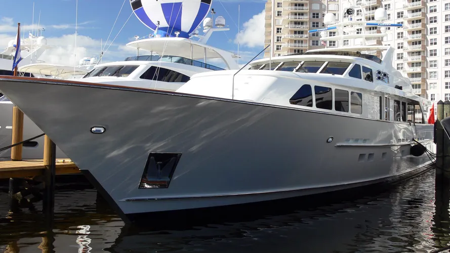 wow-motor-yacht-burger-2004-32m-moored-half-profile