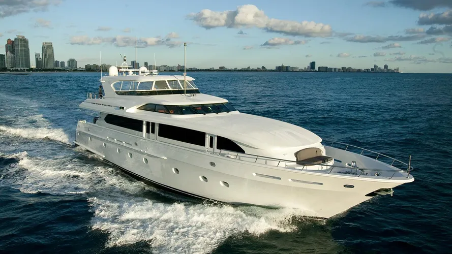 outta-touch-motoryacht-intermarine-usa-2000-32m-running-half-profile