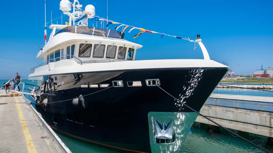 babbo-motor-yacht-cantiere-delle-marche-darwin-102-2016-31m-bow