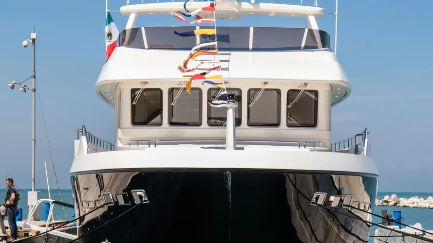 babbo-motor-yacht-cantiere-delle-marche-darwin-102-2016-31m-bow-moored