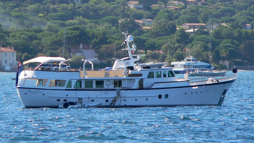 heavenly-daze-motor-yacht-feadship-1972-32m-profile-moored