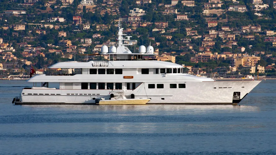 ingot-motor-yacht-burger-boats-2008-47m-moored-profile