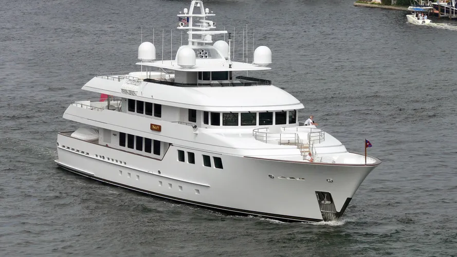 ingot-motor-yacht-burger-boats-2008-47m-half-profile