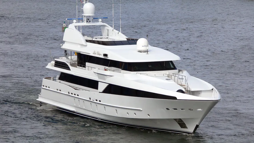 horizons-ii-motor-yacht-nqea-2004-44m-half-profile