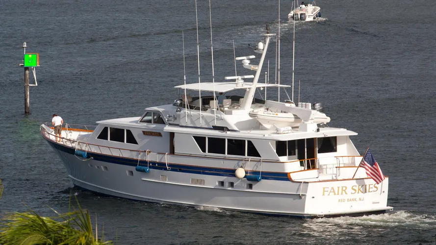 fair-skies-motor-yacht-burger-boat-1990-27m-stern