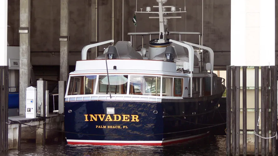 invader-motor-yacht-burger-boat-1963-28m-moored-stern