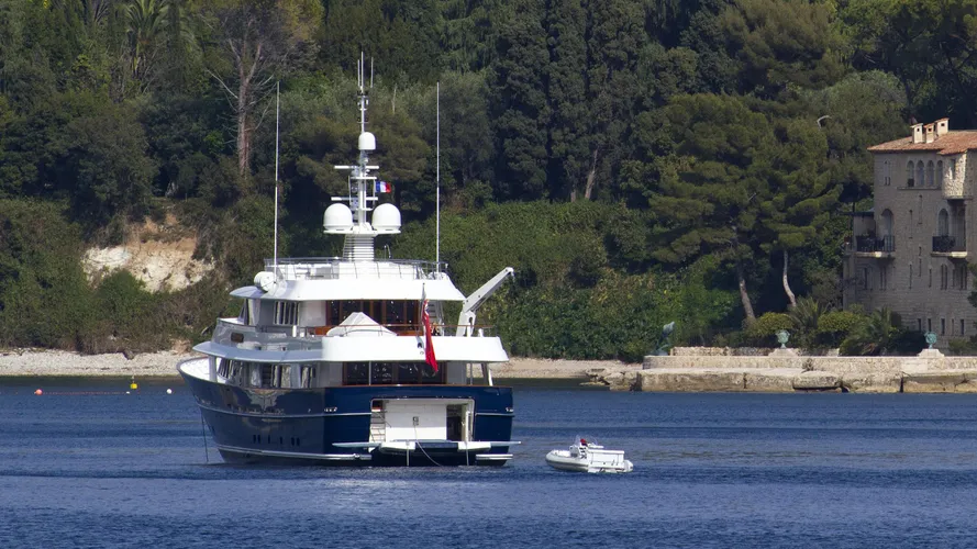 arcadia-motor-yacht-royal-huisman-2006-36m-stern