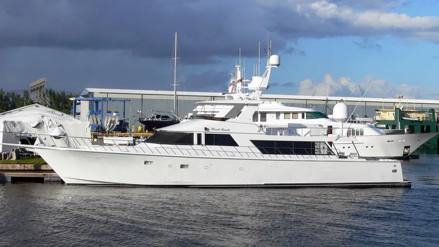hard-assets-motor-yacht-jones-goodell-1989-28m-profile
