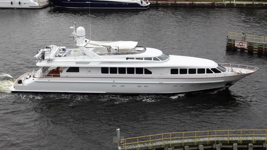 watercolours-motor-yacht-trinity-1991-35m-cruising-profile