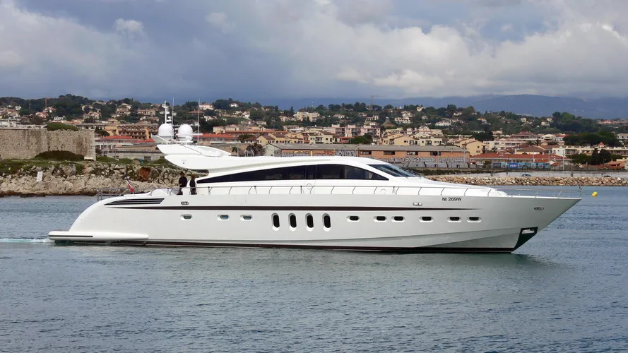 mar-di-giava-motor-yacht-arno-leopard-31-sport-2006-31m-running-profile