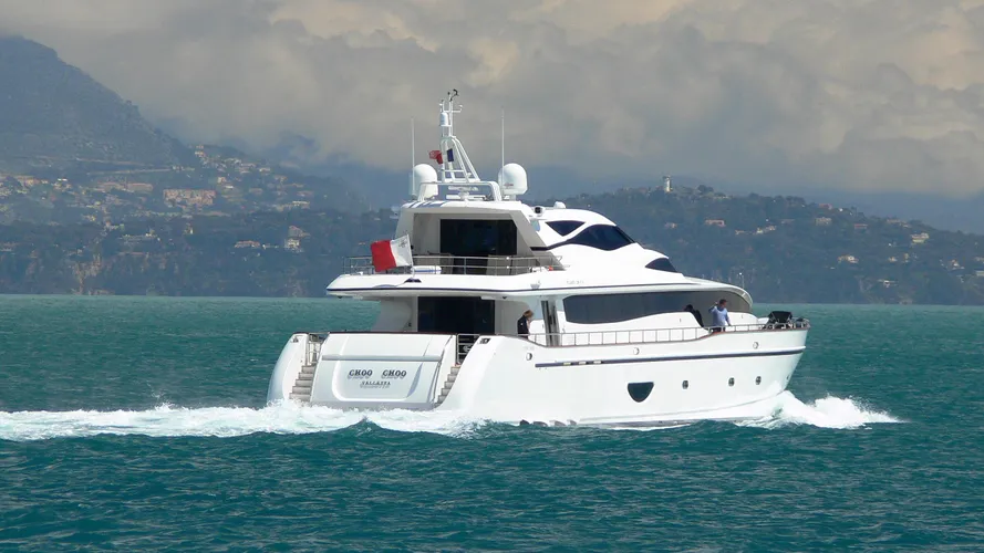 choo-choo-motor-yacht-new-versilcraft-2006-36m-running-stern