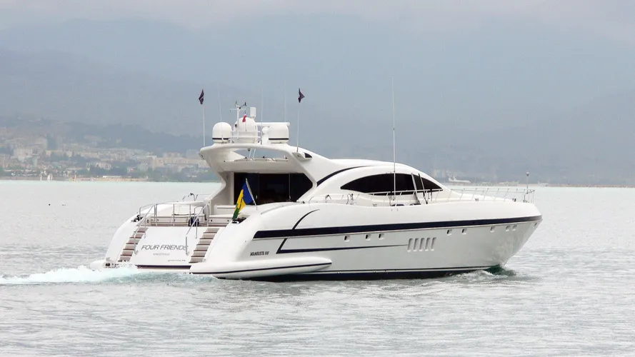 four-friends-motor-yacht-overmarine-mangusta-108-sport-2003-34m-running-stern