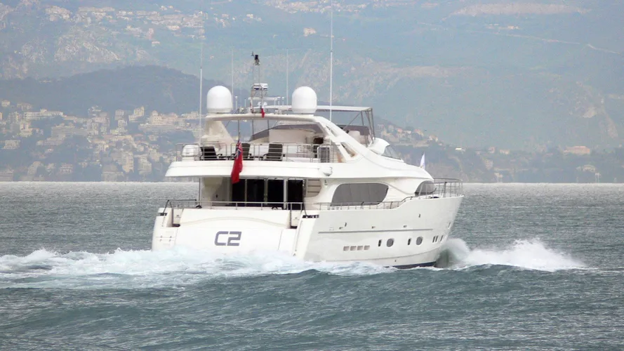 gazou-motor-yacht-ferretti-custom-line-115-2006-34m-running-stern
