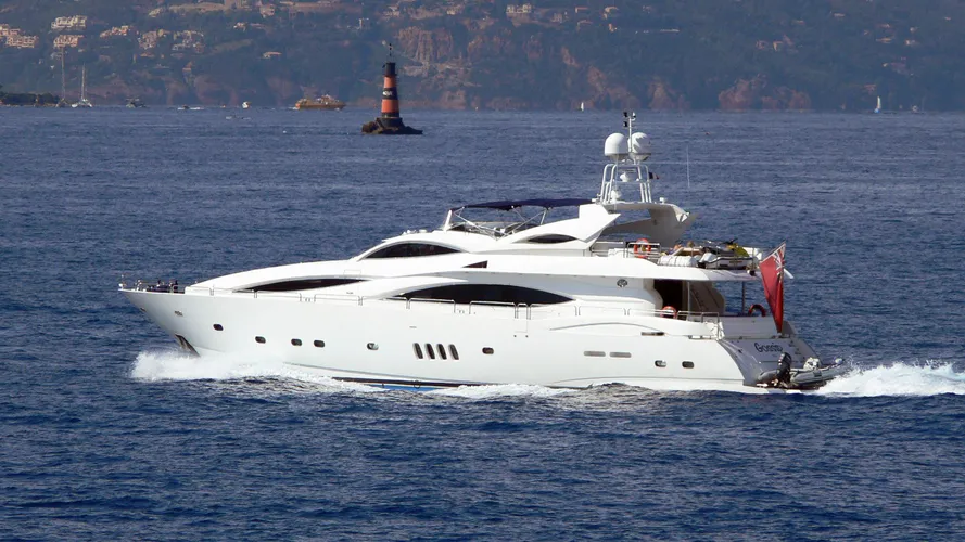 polly-motor-yacht-sunseeker-105-2001-32m-cruising-profile