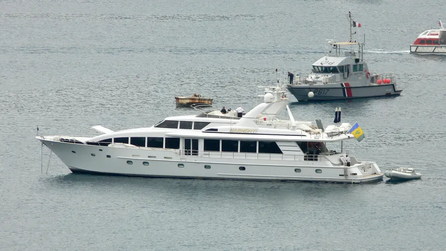 harmony-motor-yacht-crescent-custom-1999-35m-profile