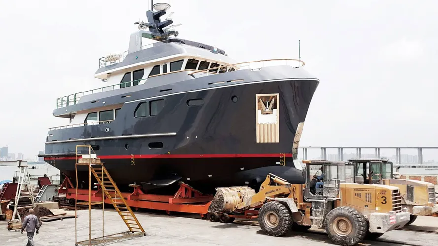 beyond-capricorn-veda-motor-yacht-bering-80-2016-25m-bow-shipyard-before-refit
