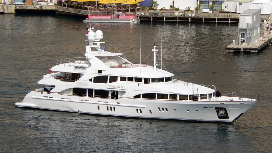 idyllwild-motor-yacht-benetti-vision-2005-44m-running-profile