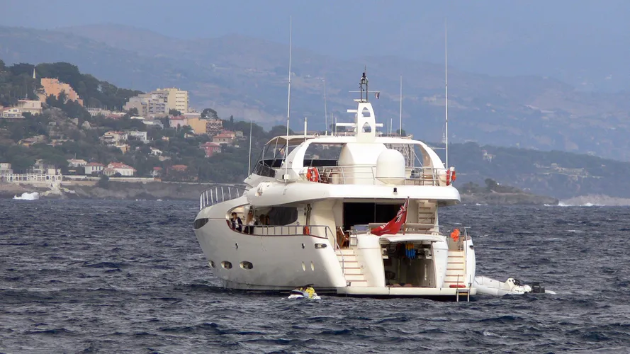 mabruk-iii-motor-yacht-leight-notika-centaurian-115-2004-36m-stern
