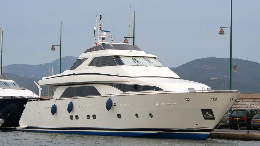 pozitron-mady-iii-motor-yacht-couach-3300-2000-35m-moored-half-profile