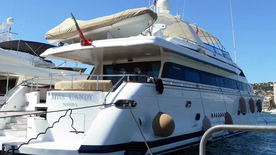 miss-candy-motor-yacht-versilcraft-1996-30m-moored-stern