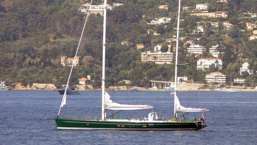 nariida-sailing-yacht-concordia-1994-32m-moored-profile