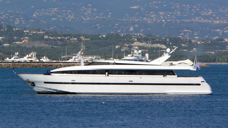 pas-encore-motor-yacht-crestitalia-33m-my-1991-moored-profile