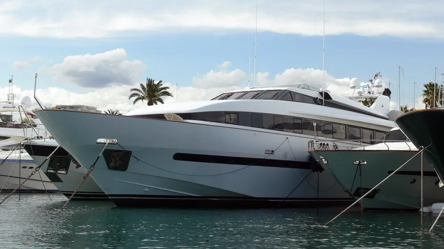 pas-encore-motor-yacht-crestitalia-33m-my-1991-moored-bow