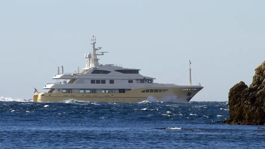 jade-959-bandido-170-explorer-yacht-2014-52m-running-profile