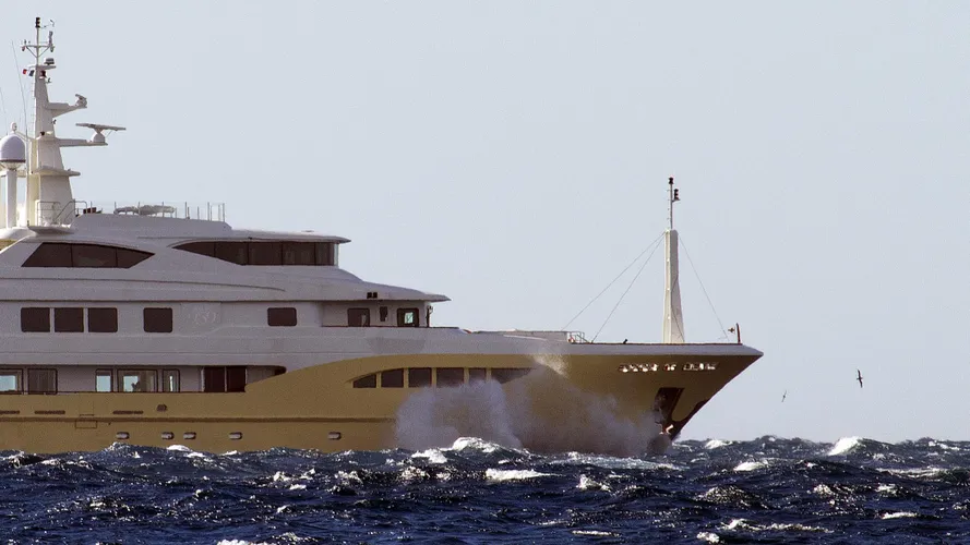 jade-959-bandido-170-explorer-yacht-2014-52m-running-bow-details