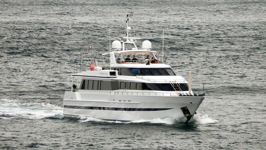 heartbeat-of-life-motor-yacht-heesen-1989-28m-cruising-bow