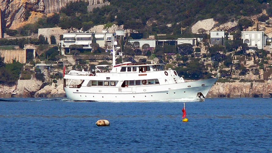loyalist-motor-yacht-w-a-souter-son-1984-26m-running-profile