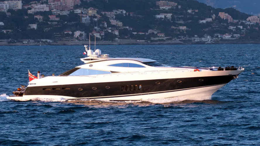 sirius-of-man-motor-yacht-sunseeker-predator-95-2002-30m-cruising-profile