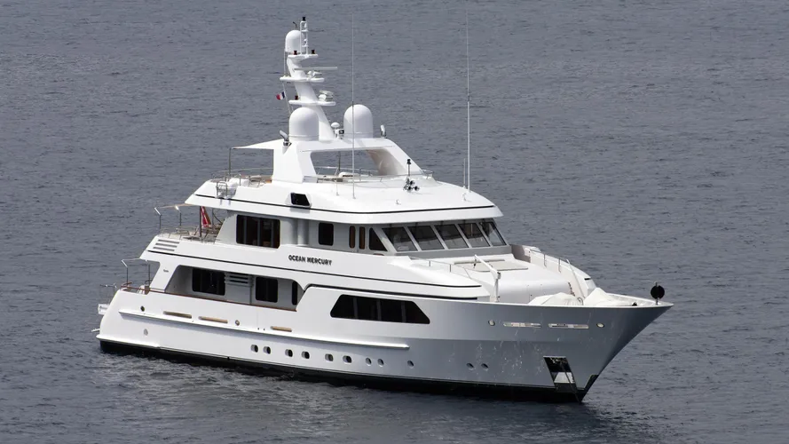 ocean-mercury-motor-yacht-feadship-SI-39-mki-2008-half-profile