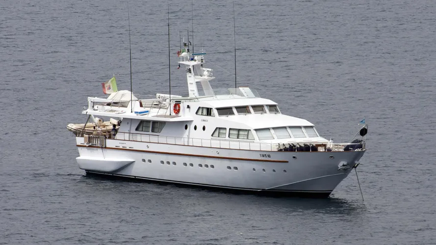 luc-an-motor-yacht-baglietto-1989-31m-half-profile