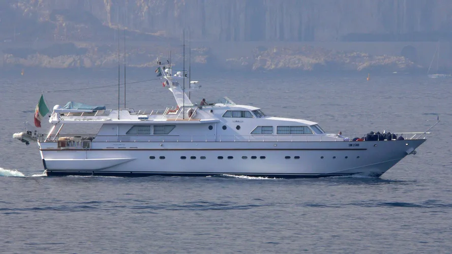 luc-an-motor-yacht-baglietto-1989-31m-profile