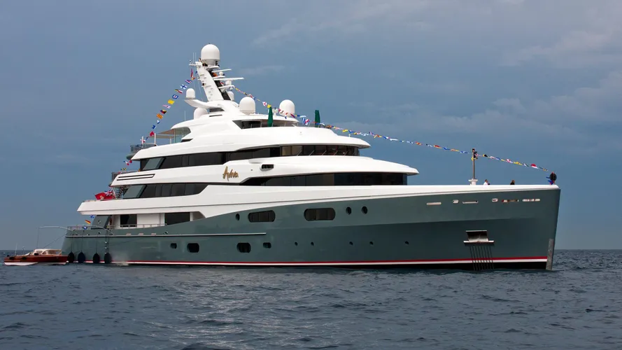 aviva-motor-yacht-abeking-rasmussen-2007-68m-bow