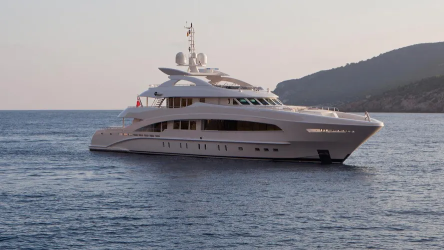 septimus-motor-yacht-heesen-2011-50m-half-profile-moored