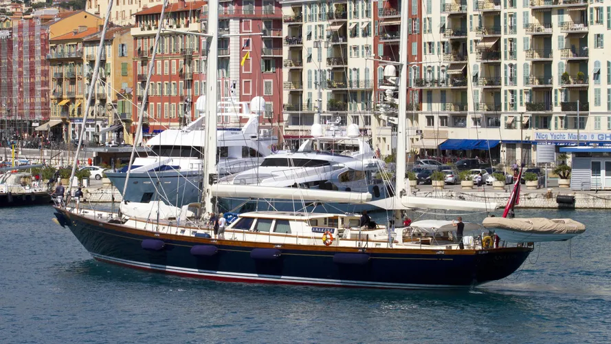 anakena-sailing-yacht-royal-huisman-1996-40m-running-half-profile