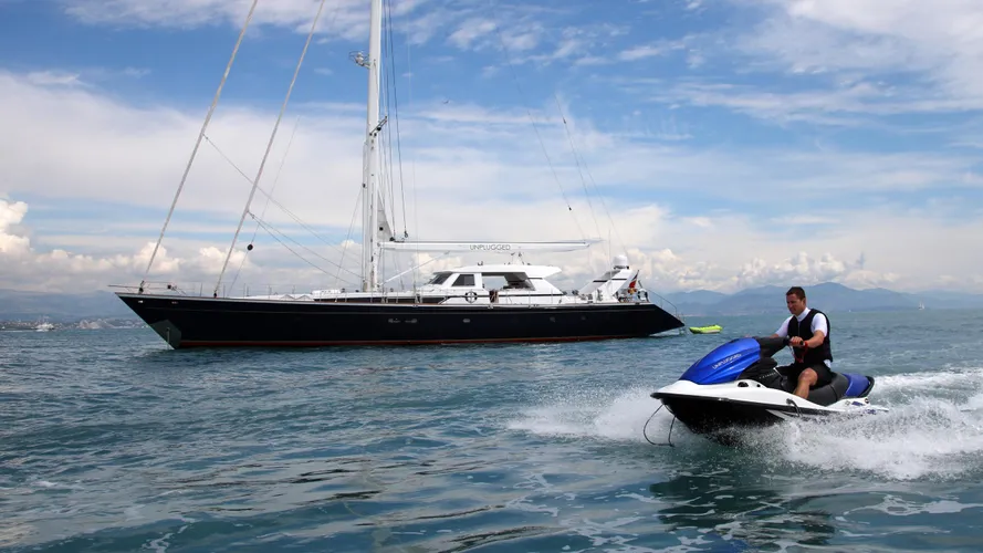 unplugged-sailing-yacht-valdettaro-112-1992-34m-cruising-tender