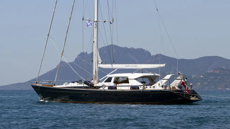 unplugged-sailing-yacht-valdettaro-112-1992-34m-unning-half-profile