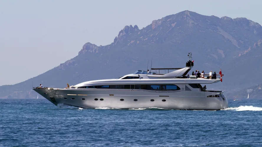 naughty-by-nature-motor-yacht-posillipo-rizzardi-2002-32m-running-profile-after-refit