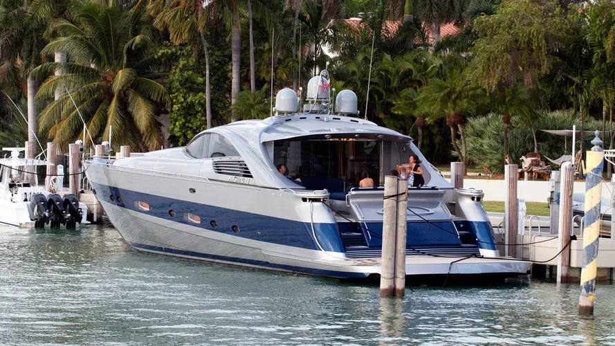 xerxseas-ii-motor-yacht-pershing-88-2002-27m-half-profile-before-refit